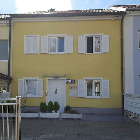 Haus Ella Appartement Novi Vinodolski Buitenkant foto