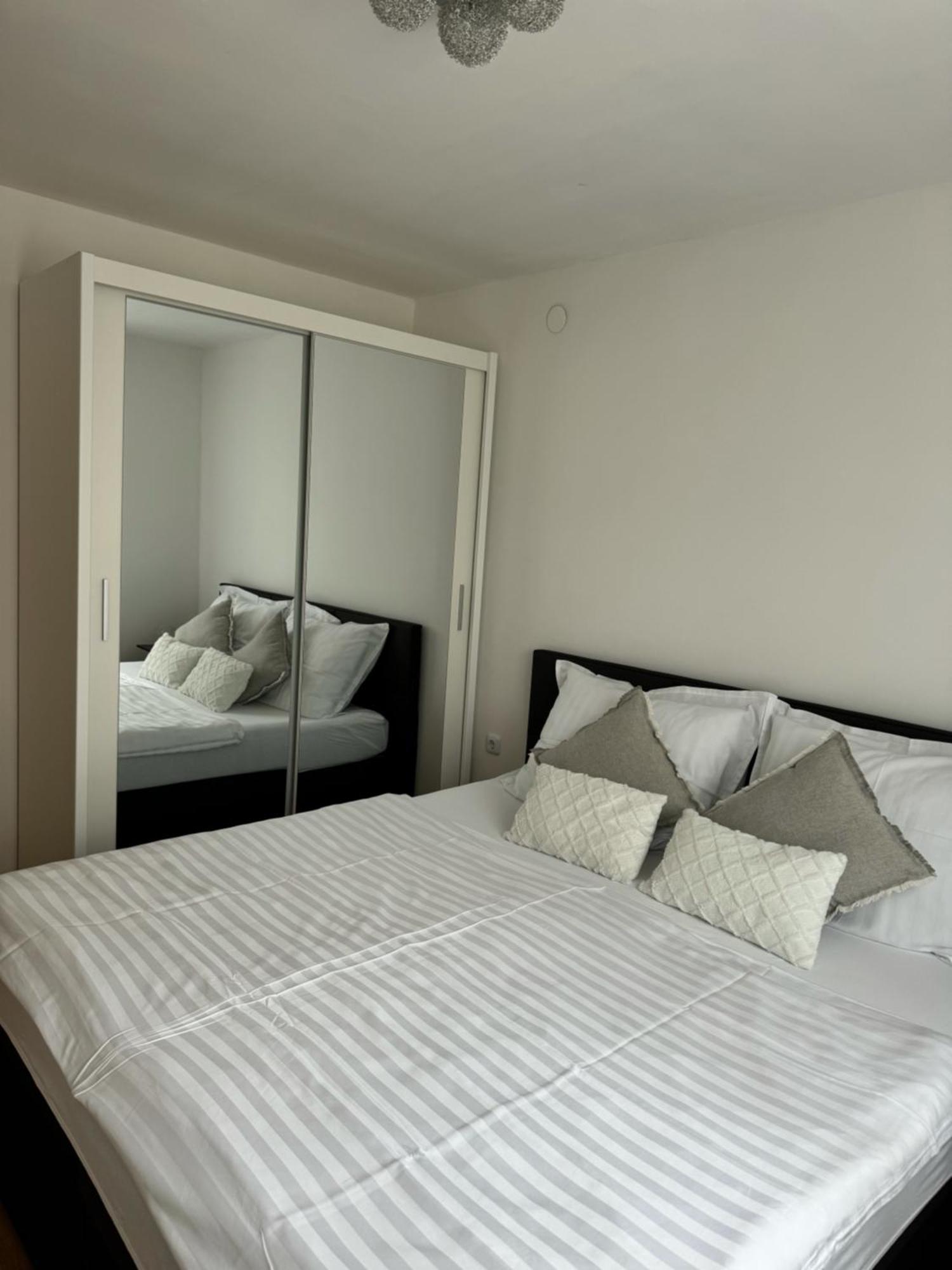 Haus Ella Appartement Novi Vinodolski Buitenkant foto
