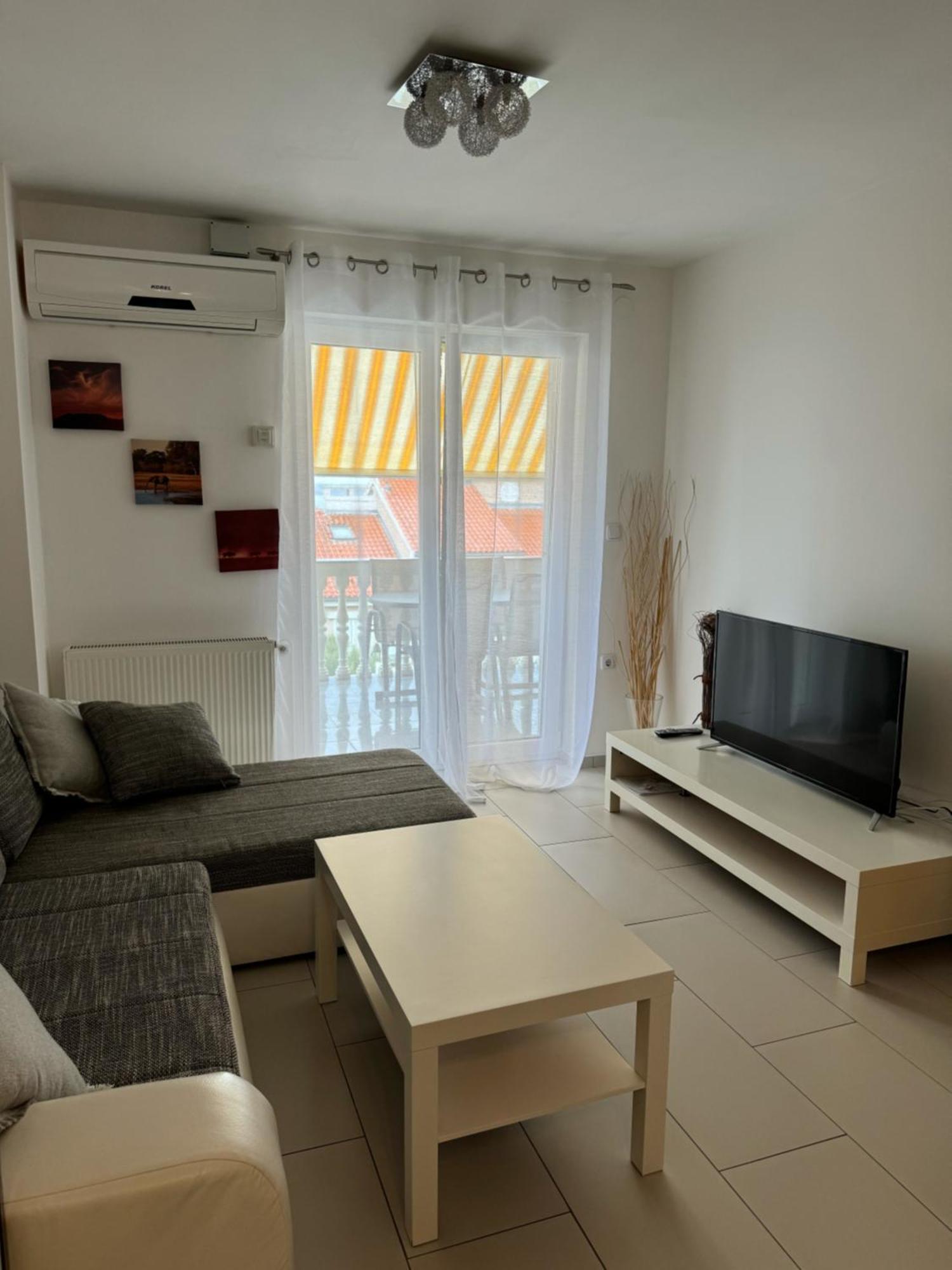 Haus Ella Appartement Novi Vinodolski Buitenkant foto