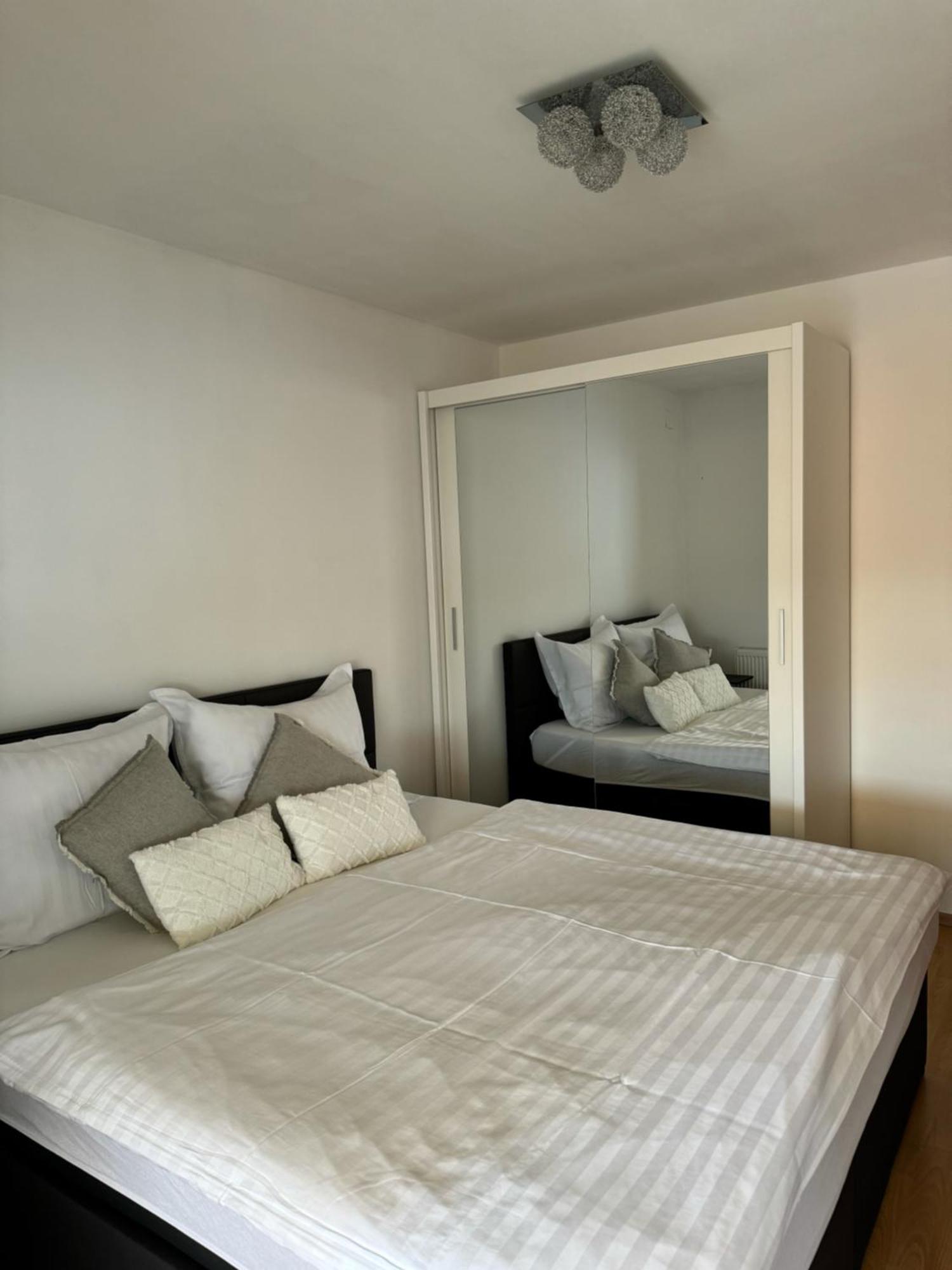 Haus Ella Appartement Novi Vinodolski Buitenkant foto