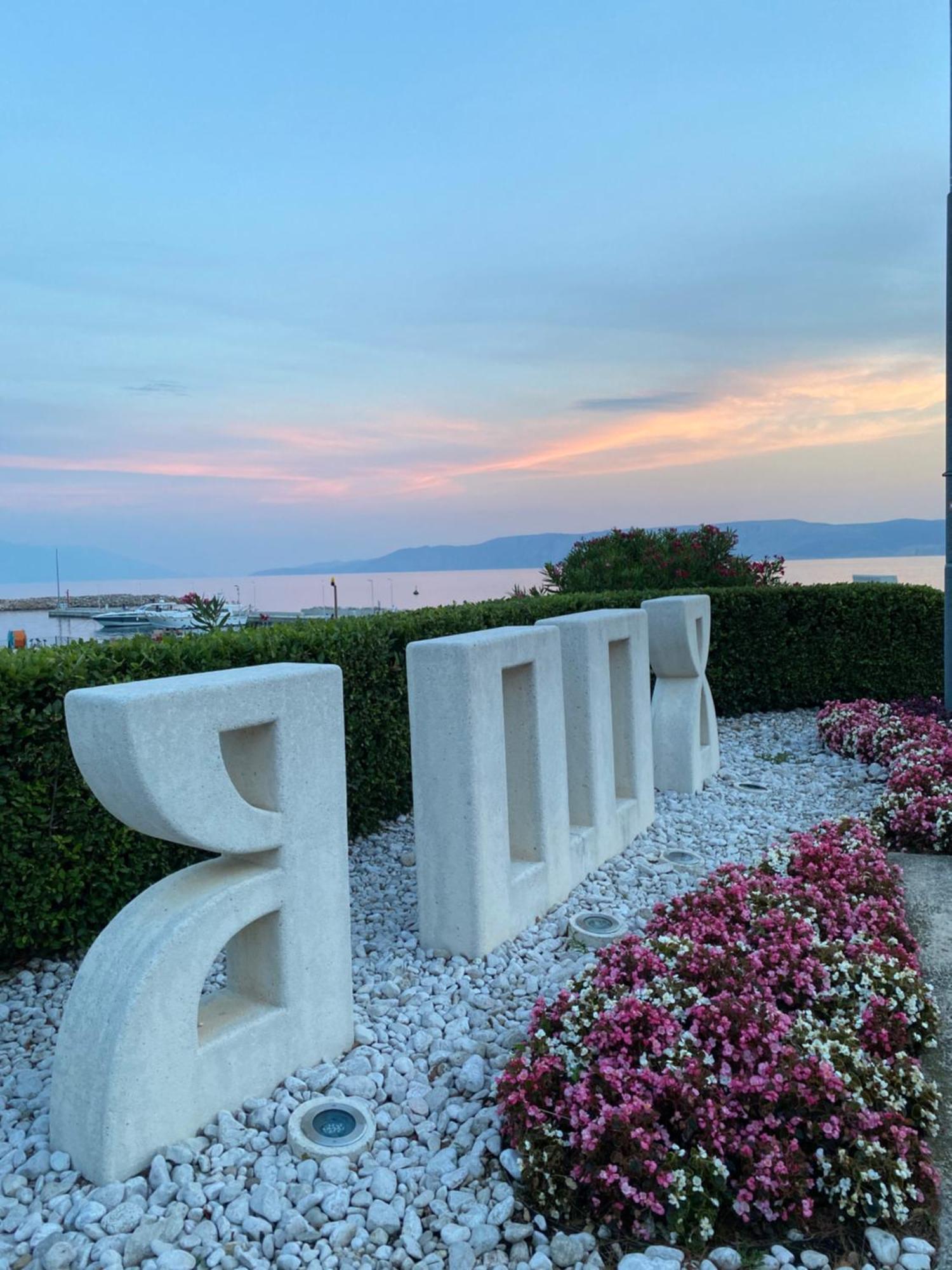 Haus Ella Appartement Novi Vinodolski Buitenkant foto