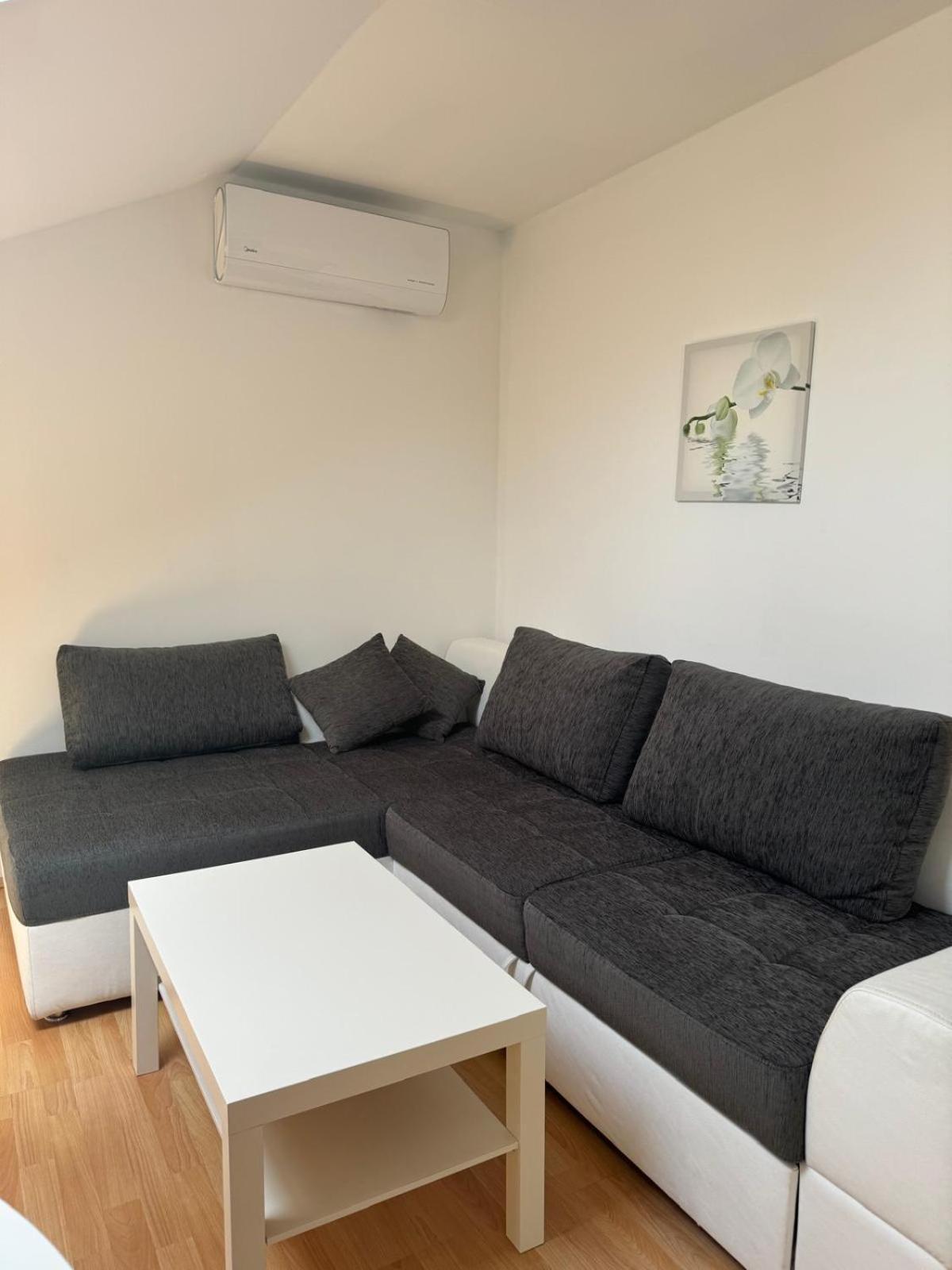 Haus Ella Appartement Novi Vinodolski Buitenkant foto