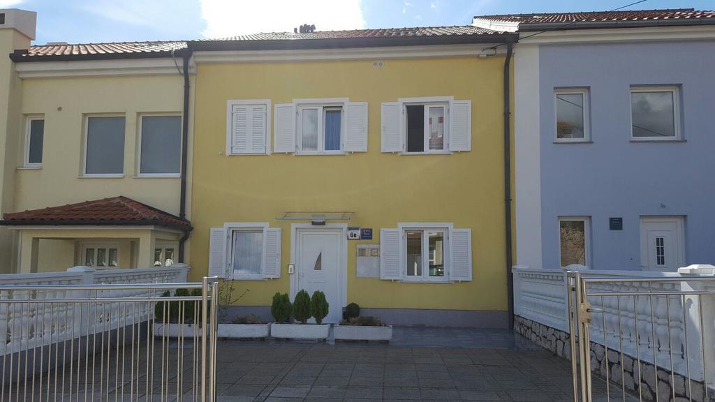 Haus Ella Appartement Novi Vinodolski Buitenkant foto